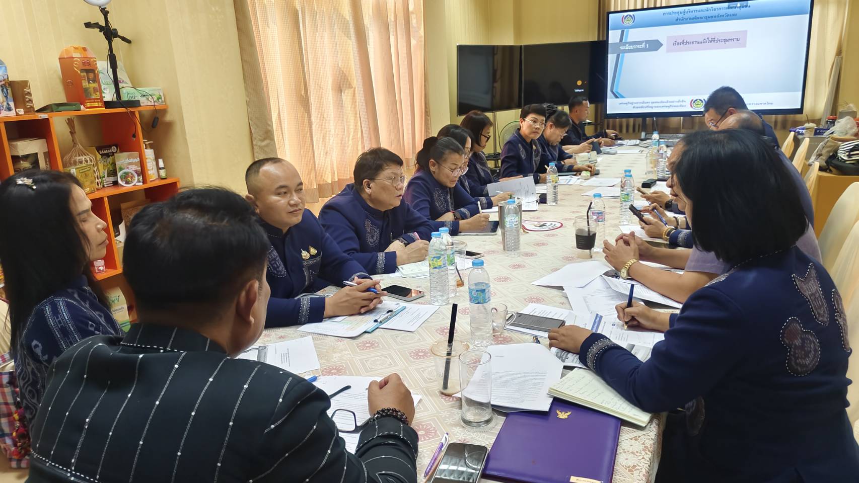 พช.ปากชมร่วมประชุมจังหวัด รับนโยบาย–ติดตามงาน เตรียมลุยขับเคลื่อนภารกิจพัฒนาชุมชนสู่ผลลัพธ์จริงในพื้นที่