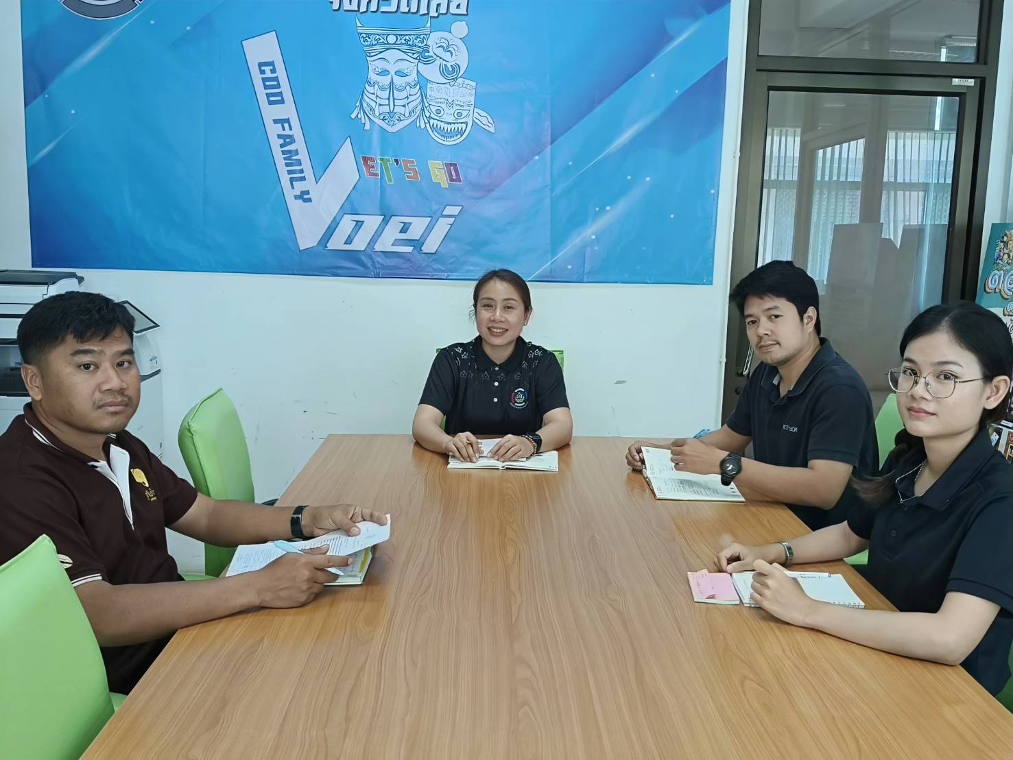 พช.ปากชม ประชุมทีมถอดนโยบายสู่การทำงานจริง ทบทวนงานเดิม เติมแผนใหม่ ลุยงานต่อเน้นทำงานใกล้ชิดพื้นที่ เพื่อให้เห็นผลอย่างเป็นรูปธรรม 