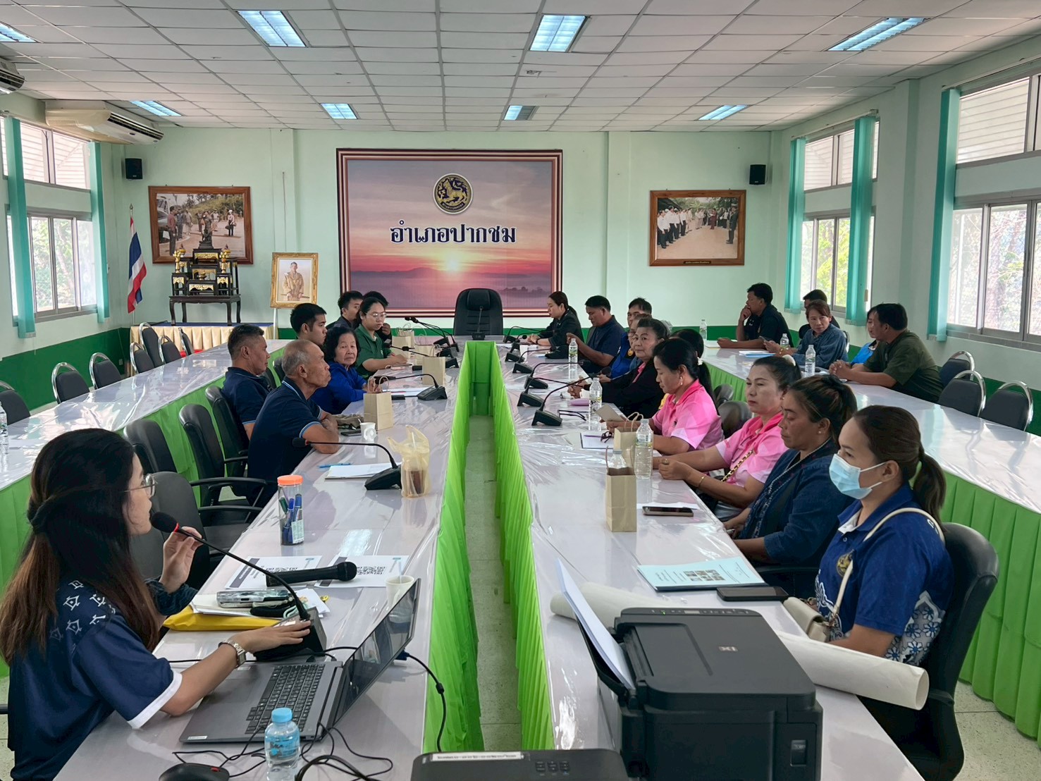 พช.ปากชม นำทีมสตรี – อช. ลุยวิเคราะห์ปัญหา ปั้นแผนช่วยครัวเรือนยากจน เริ่มต้นจากเข้าใจปัญหาจริง