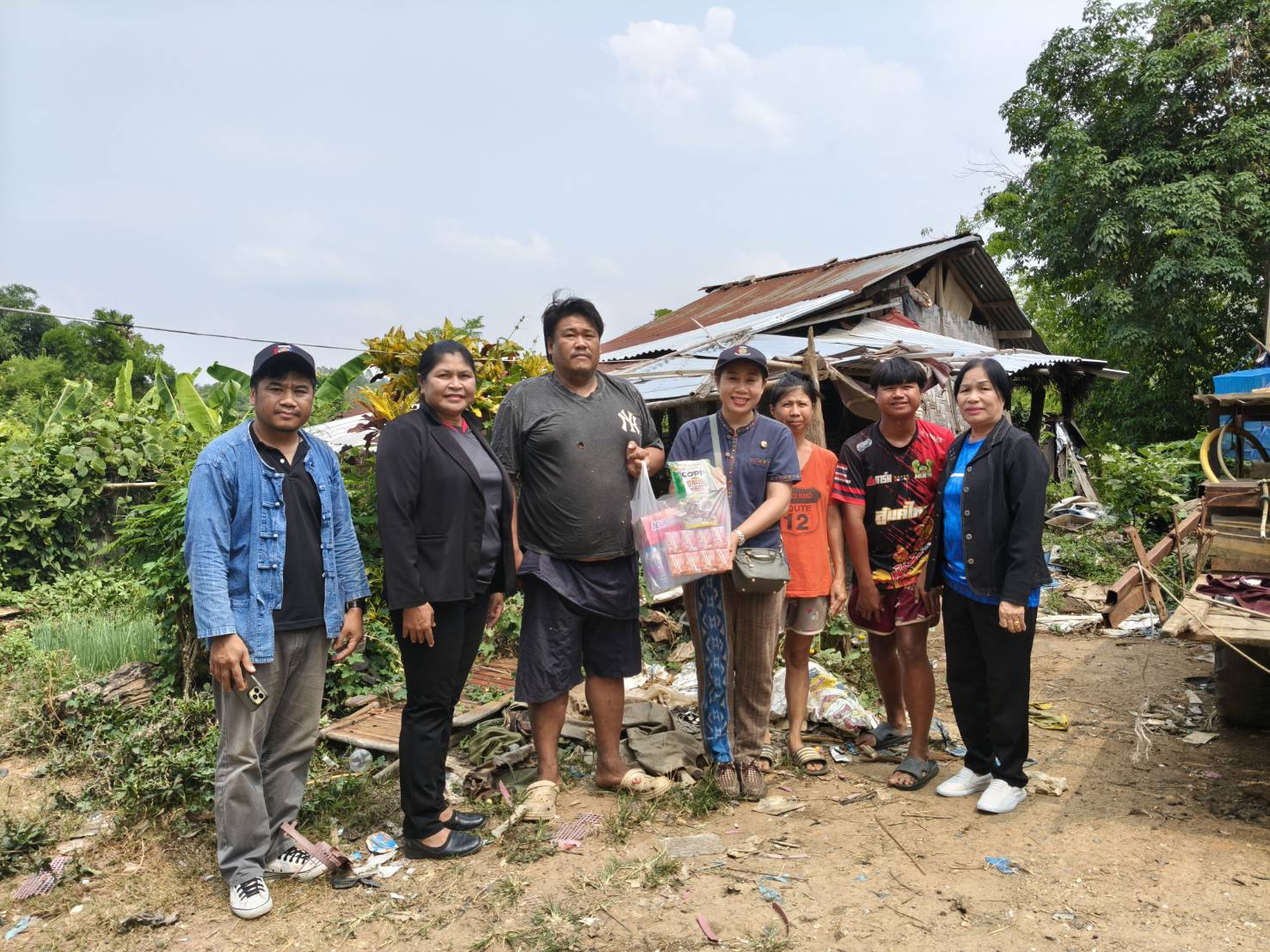  พช.ปากชม บูรณาการท้องถิ่น ลงพื้นที่ครัวเรือนตกเกณฑ์ ต.หาดคัมภีร์ วางแผนช่วยเหลือยกระดับคุณภาพชีวิต