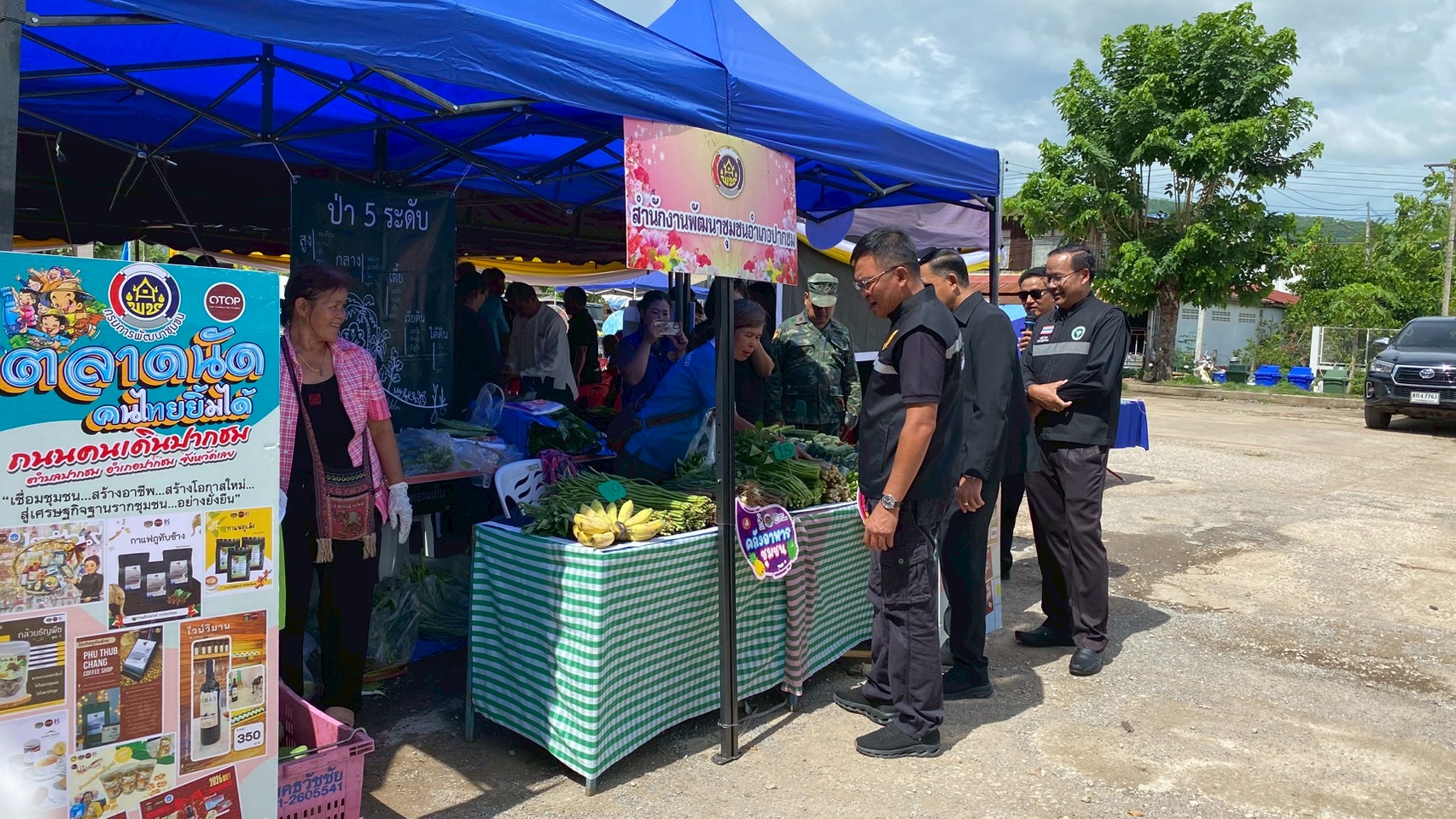 รองผู้ว่าฯ เลย เปิดกิจกรรม “ไทยช่วยไทย ลดภาระค่าครองชีพ ผ่านเครือข่ายรถพุ่มพวง” อำเภอปากชม เดินหน้ากระจายสินค้าราคาประหยัดสู่ชุมชน 